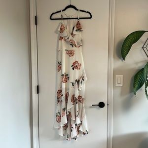 White maxi flowery dress with spaghetti straps
